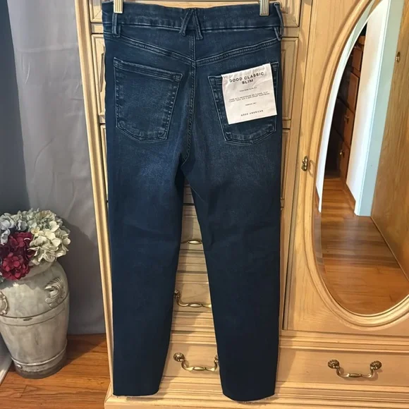 Good American Good Classic Slim Jeans - Picture 16 of 16